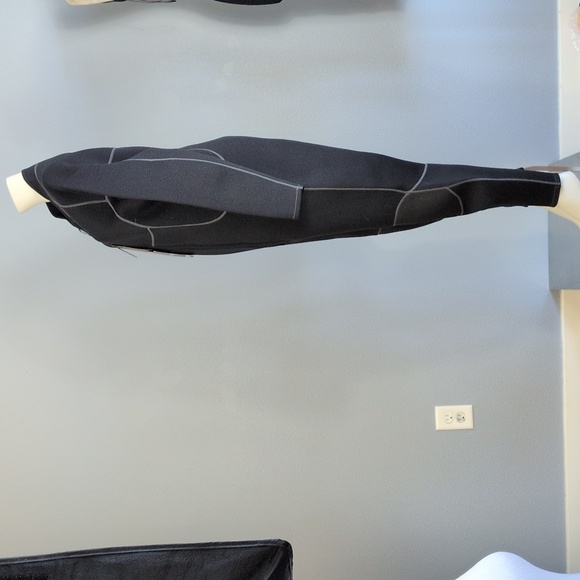 Full-Body Wetsuit with Front Zipper - Picture 2 of 12